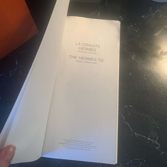 HERMES THE TIE BOOKLET - Picture 4 of 12